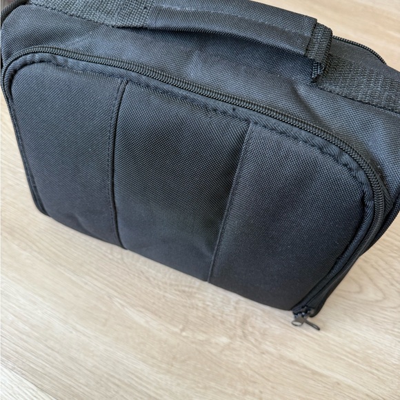 Toshiba Silver Portable DVD Player with Case - Picture 7 of 8